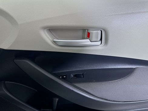 Used 2020 Toyota Corolla LE FWD image 30