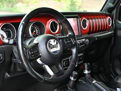 Used 2018 Jeep Wrangler Unlimited Rubicon w/ Dual Top Group AWD/4WD image 30