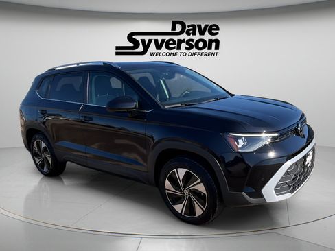 New 2026 Volkswagen Taos SE AWD/4WD image 3