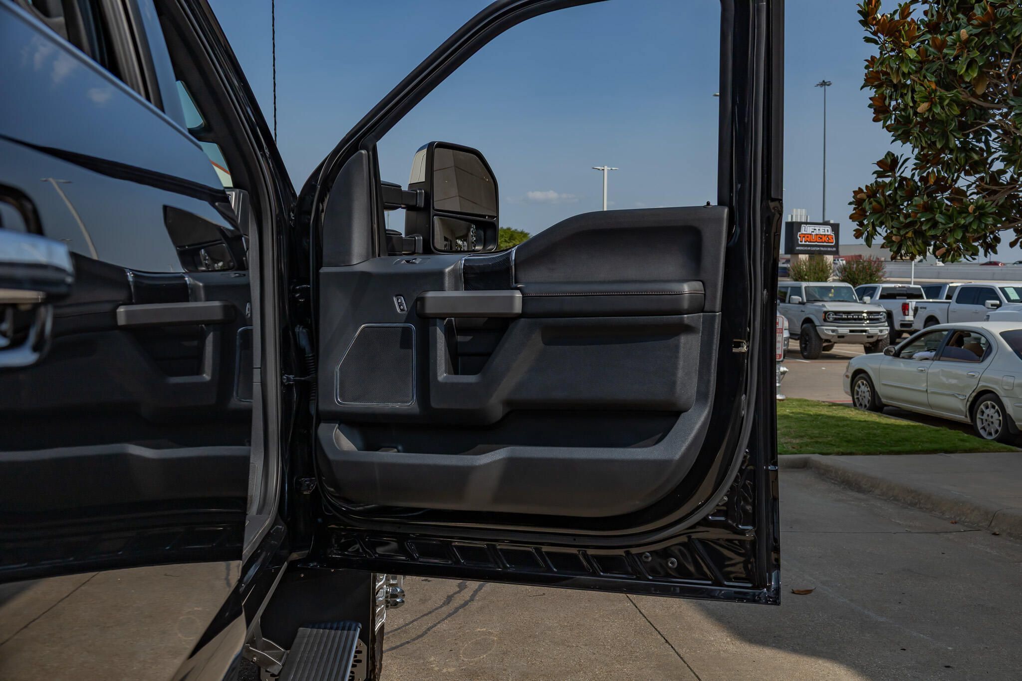 Used 2022 Ford F450 Platinum w/ FX4 Off-Road Package AWD/4WD image 37