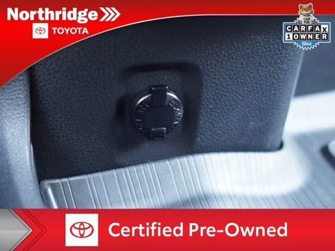 Certified 2024 Toyota Sienna Platinum FWD image 40