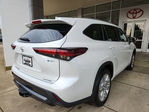 New 2026 Toyota Highlander Limited image 11