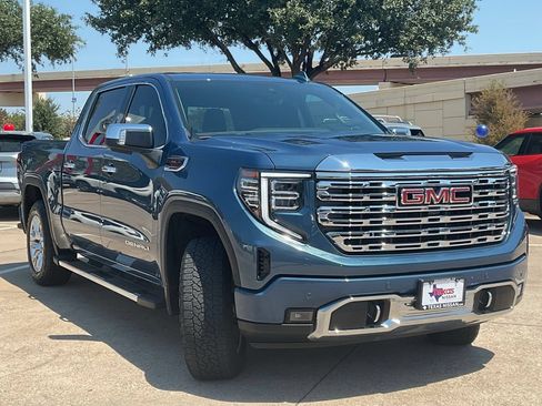 Used 2025 GMC Sierra 1500 Denali w/ Technology Package AWD/4WD image 3