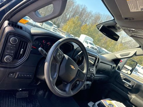 Used 2025 Chevrolet Silverado 2500 Custom w/ Custom Value Package image 18