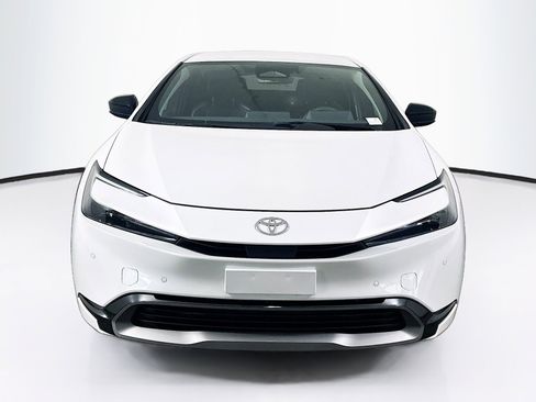 Used 2024 Toyota Prius XLE FWD image 2