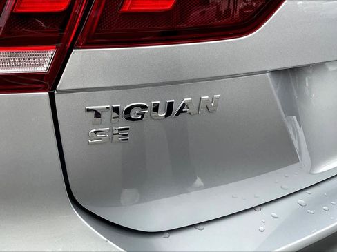 Used 2021 Volkswagen Tiguan SE image 9
