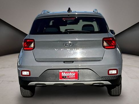 Used 2020 Hyundai Venue SEL FWD image 5