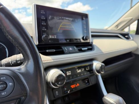 Used 2020 Toyota RAV4 Limited AWD/4WD image 21