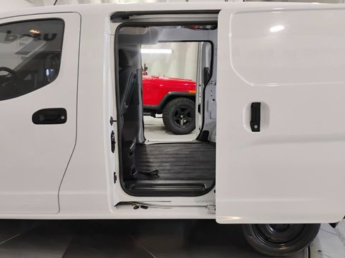 Used 2019 Nissan NV200 S FWD image 49