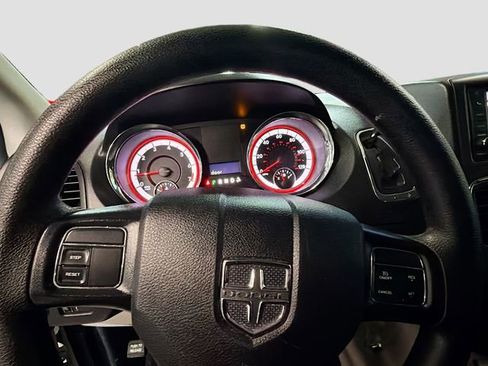 Used 2019 Dodge Grand Caravan SE image 11