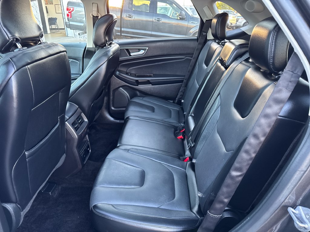 Used 2018 Ford Edge Titanium w/ Equipment Group 302A AWD/4WD image 32