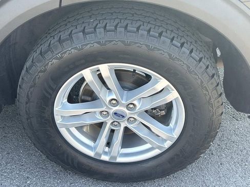 Used 2023 Ford Explorer XLT w/ Equipment Group 202A AWD/4WD image 15