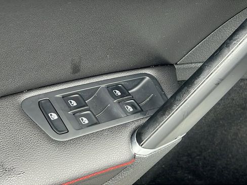 Used 2019 Volkswagen GTI SE image 17