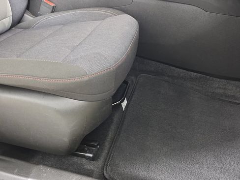 Used 2024 Chevrolet Trax RS FWD image 29