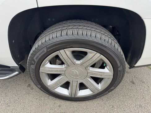 Used 2017 Cadillac Escalade Luxury image 41