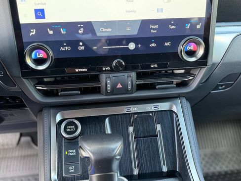 Used 2024 Lexus GX 550 w/ Cold Area Package AWD/4WD image 18