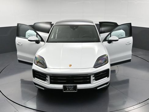 Certified 2024 Porsche Cayenne Coupe AWD/4WD image 34