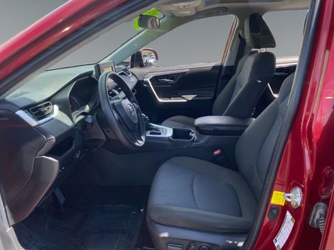 Used 2022 Toyota RAV4 XLE w/ Convenience Package FWD image 9