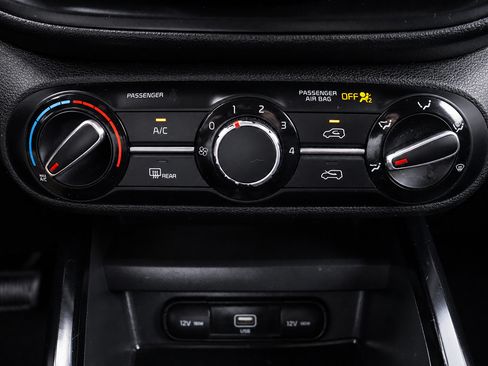 Used 2020 Kia Soul LX FWD image 32