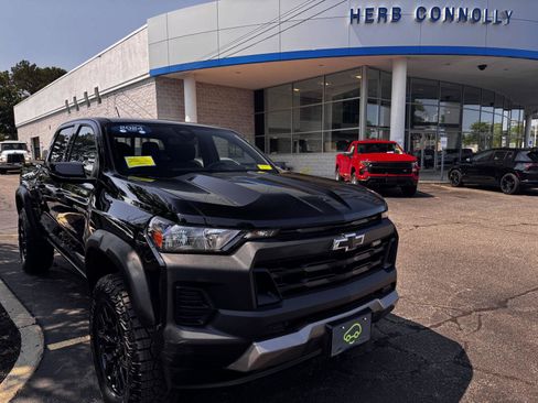 Certified 2024 Chevrolet Colorado Trail Boss w/ Technology Package AWD/4WD image 1