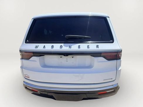 Used 2024 Jeep Wagoneer L Series II RWD image 7