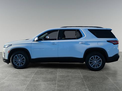 Used 2023 Chevrolet Traverse LT image 2