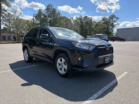 Used 2021 Toyota RAV4 XLE AWD/4WD image 4