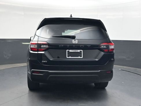 Used 2023 Honda Pilot LX image 5