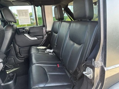 Used 2016 Jeep Wrangler Unlimited Rubicon AWD/4WD image 24