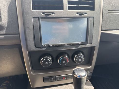 Used 2012 Jeep Liberty Sport AWD/4WD image 7