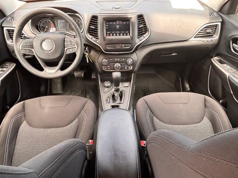 Used 2021 Jeep Cherokee Latitude w/ Mopar Interior Package AWD/4WD image 9