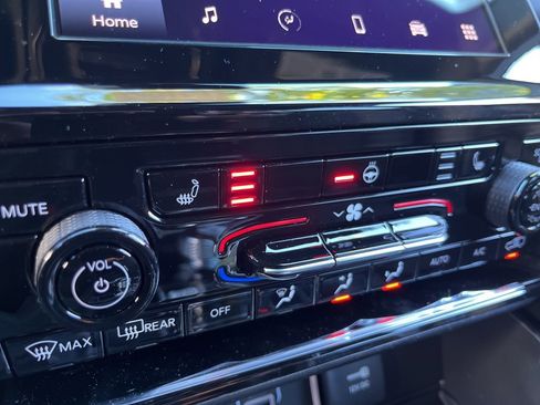 New 2025 Jeep Grand Cherokee L Altitude image 5