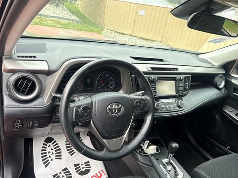 Used 2018 Toyota RAV4 XLE w/ Plus Extra Value Package AWD/4WD image 12