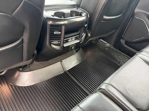 Used 2022 RAM 1500 Laramie AWD/4WD image 11
