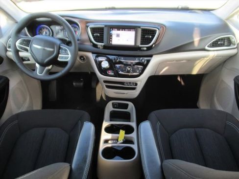 Certified 2024 Chrysler Voyager LX image 11