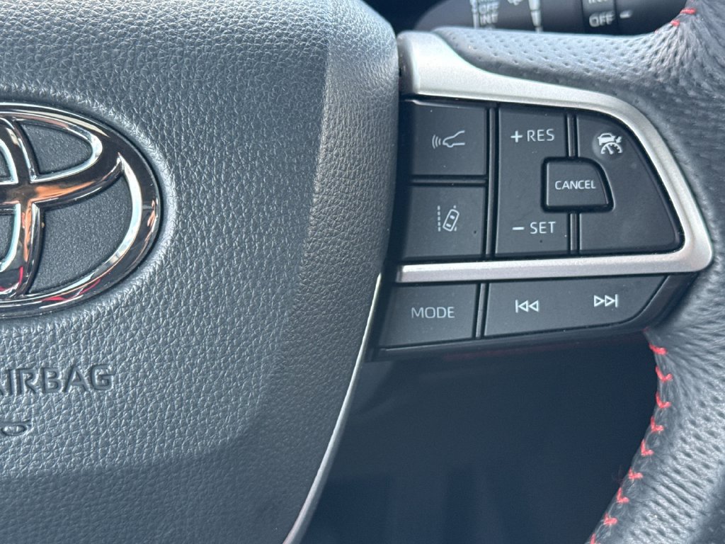 Certified 2025 Toyota Sienna XSE FWD image 26