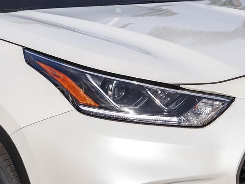 New 2026 Toyota Highlander Platinum image 5