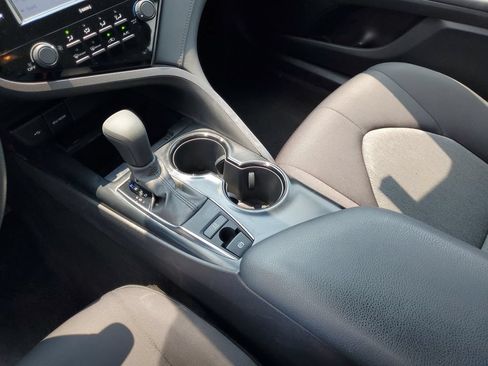 Used 2020 Toyota Camry LE AWD/4WD image 19