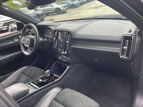 Used 2021 Volvo XC40 T5 R-Design w/ Climate Package AWD/4WD image 14