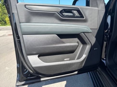 New 2026 GMC Yukon XL AT4 w/ AT4 Premium Plus Package AWD/4WD image 12