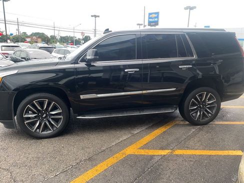 Used 2020 Cadillac Escalade Luxury RWD image 2
