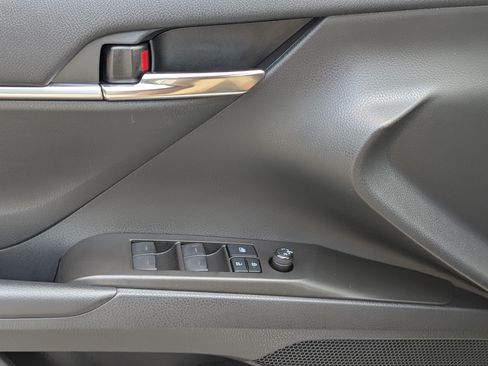 Used 2022 Toyota Camry SE FWD image 16