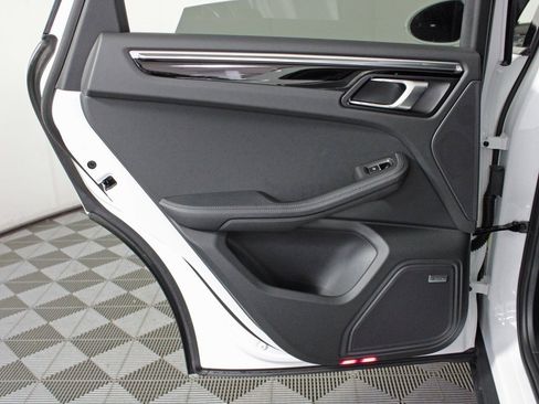 Used 2025 Porsche Macan image 35