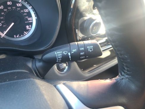 Used 2023 Toyota Highlander LE image 23