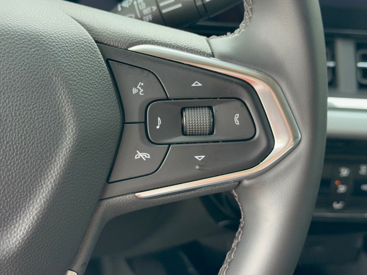 Certified 2026 Chevrolet Trax LT w/ Sunroof Package FWD image 19