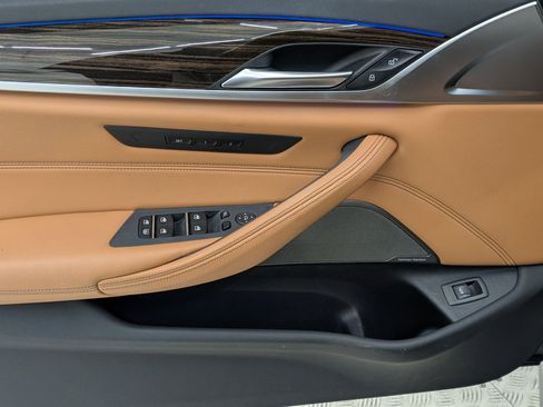 Used 2021 BMW 540i w/ Executive Package image 13