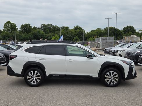 Certified 2025 Subaru Outback Premium AWD/4WD image 2