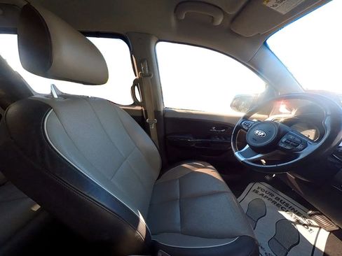Used 2016 Kia Sedona SX Limited FWD image 26