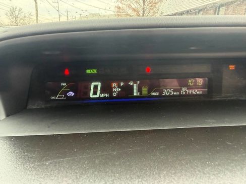 Used 2013 Toyota Prius V Five image 26