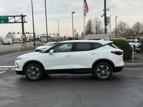 Used 2025 Chevrolet Blazer LT image 2